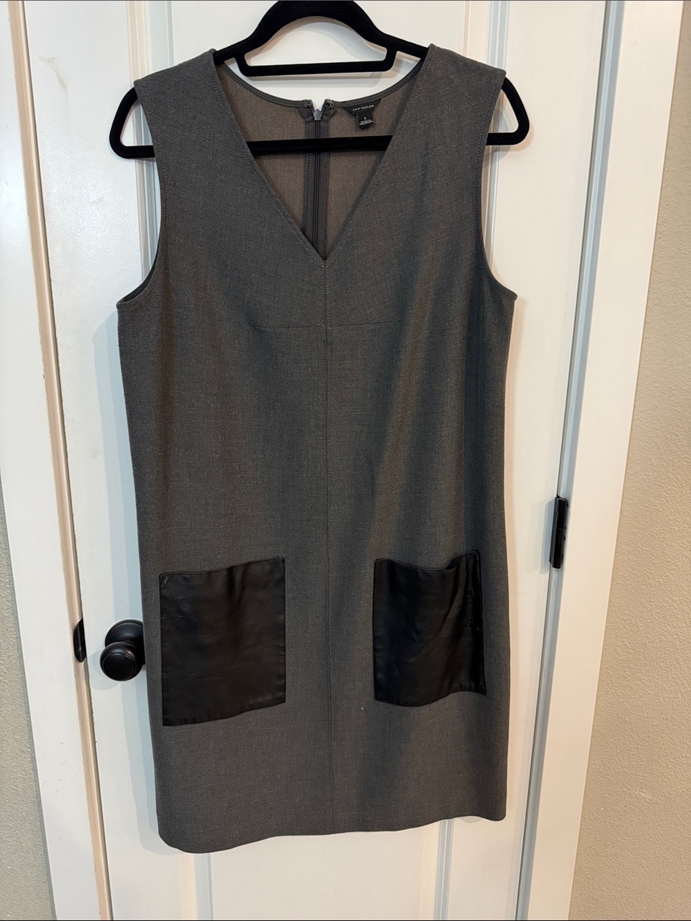 Ann Taylor Gray Sleeveless V-Neck Shift Dress with Black Patch Pockets